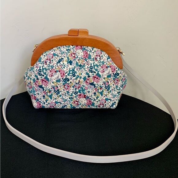 Handmade Genuine Leather Floral Printed Round Wooden Frame Clutch/CrossBody - Picture 10 of 16